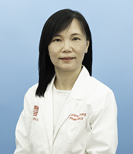 Corinna Dong, Farmacéutica